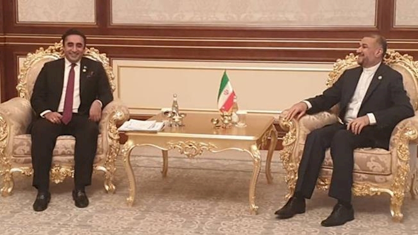 Iranpress: Iran, Pakistan condemn desecration of Holy Qur
