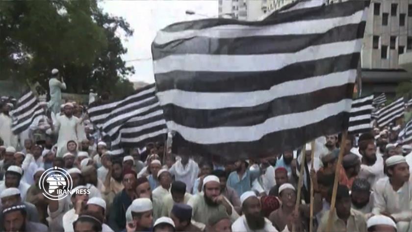 Iranpress: People in Karachi protest against Swedish desecration of Holy Quran