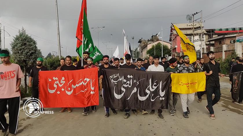 Iranpress: Muharram procession held in Srinagar after 33 years