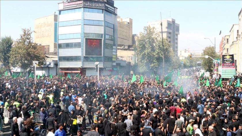 Iranpress: VIDEO: Noon of Ashura mourning rituals across Iran