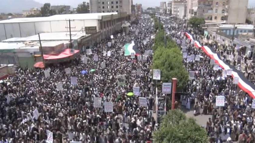 Iranpress: Yemenis commemorate Imam Hussain at noon of Ashura