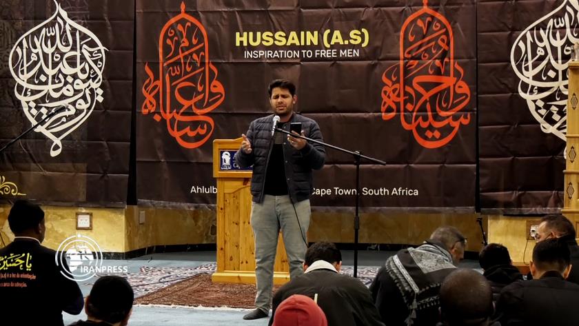 Iranpress: Peaple in S. Africa chant 