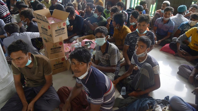 Iranpress: Baby dies after teargas fired at Rohingya detention center