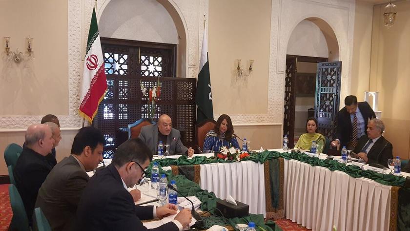 Iranpress: Iran, Pakistan start bilateral negotiations in economy