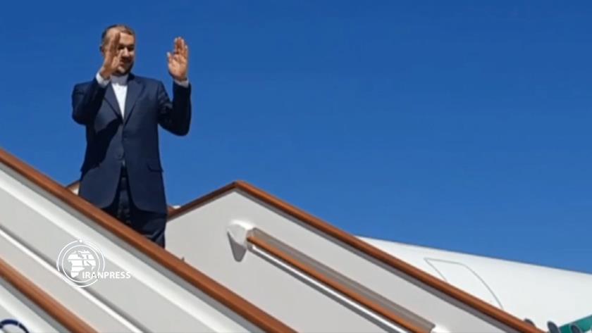 Iranpress: Iran’s FM left Iran for Pakistan