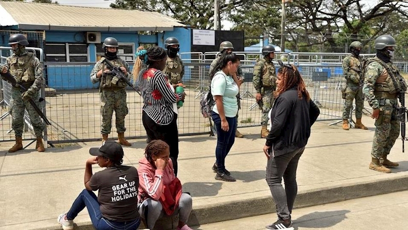 Iranpress: Ecuador arrests nine prison staff after search finds drugs, weapons in offices