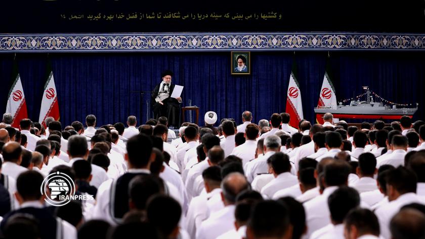 Iranpress: Crews, families of Iranian Navy
