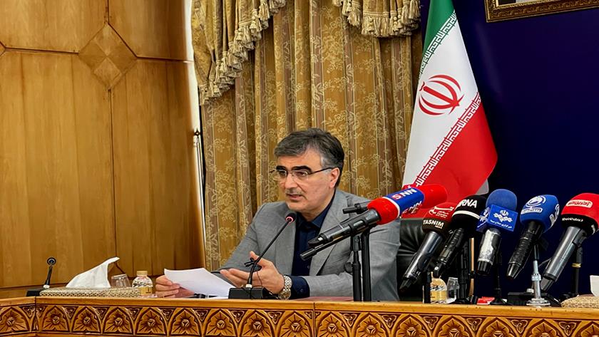 Iranpress: Head of CBI: Liquidity to decrease, non-oil exports to grow
