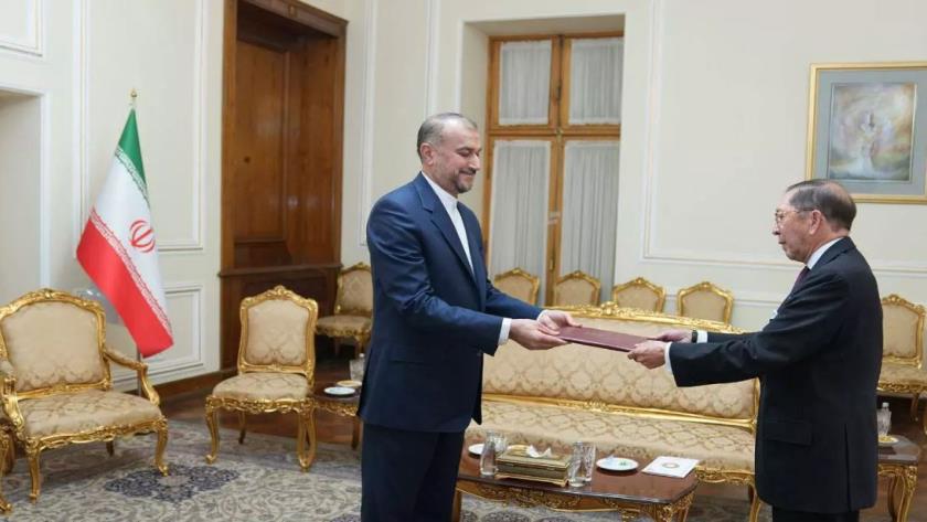 Iranpress: New ambassadors submit credentials to Iranian FM