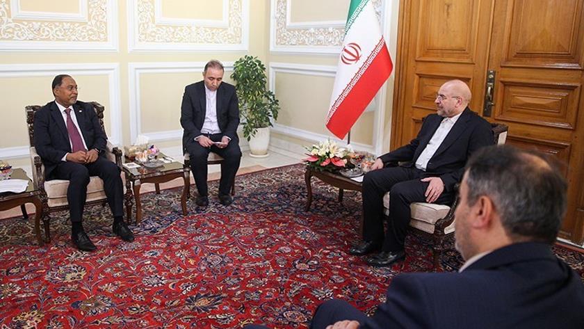 Iranpress: Ghalibaf recieves Malaysian FM