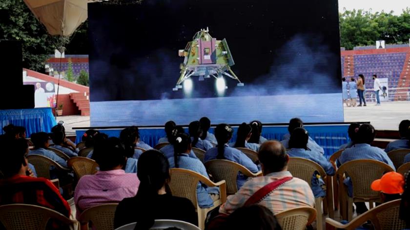 Iranpress: Chandrayaan-3 spacecraft lands on moon in 