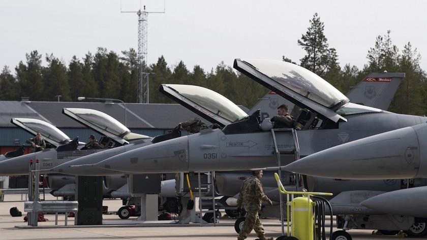 Iranpress: US begins training Ukrainian pilots on F-16 fighter jets in October