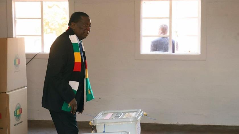 Iranpress: Zimbabwe’s President wins re-election for second term in disputed vote