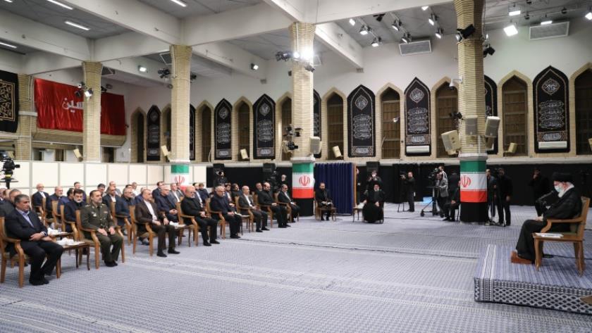 Iranpress: Leader: Most important indicator of thwarting sanctions is reduction of inflation