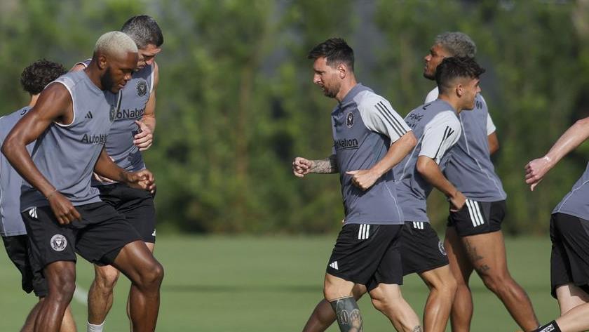 Iranpress: Messi cancels stay at Santa Monica hotel in support of strikers