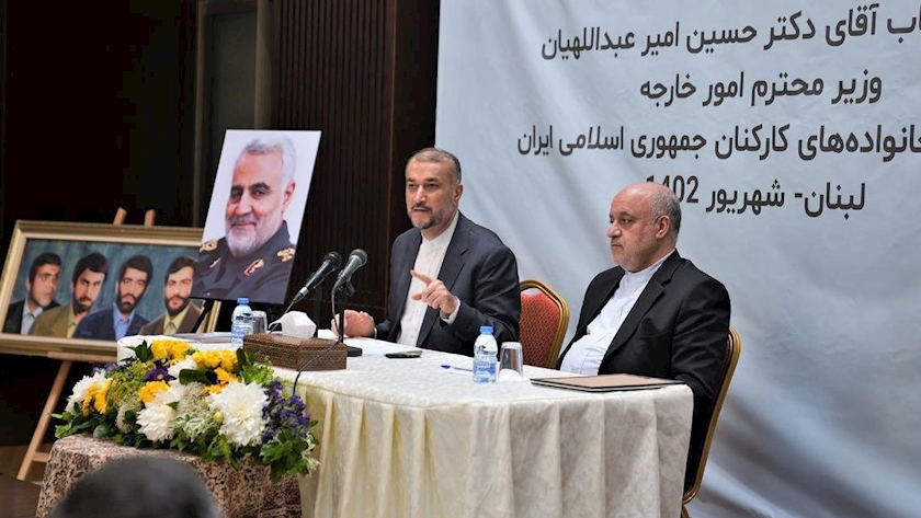 Iranpress: Iran FM urges preserving national identity of Iranians worldwide