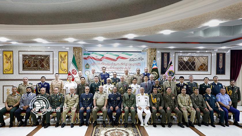 Iranpress: Military attaches meet with Air Defense Commander