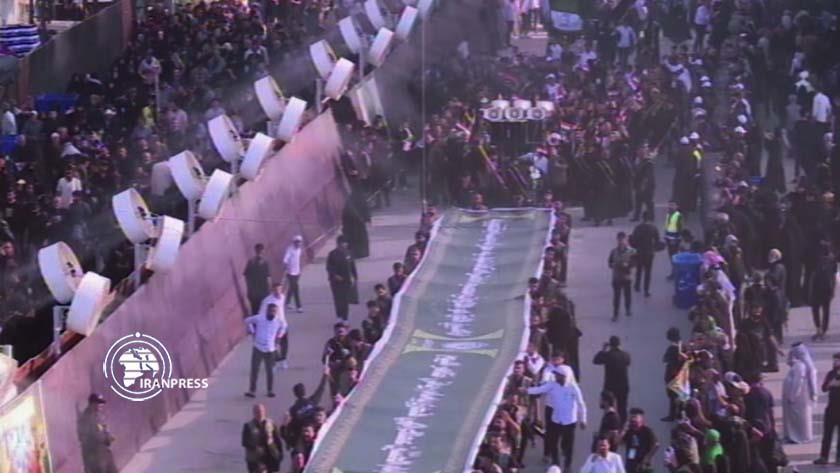 Iranpress: Arbaeen_2023; Pilgrims mourning in Imam Hussain Shrine