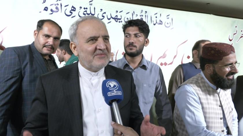 Iranpress: Iran, Pakistan seek to expand cooperation