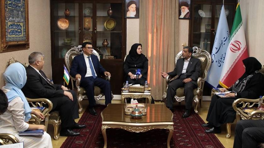 Iranpress: Iran, Uzbekistan urge strengthening tourism