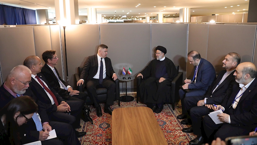 Iranpress: Iran turns Western sanctions into opportunities for advancement: Raisi
