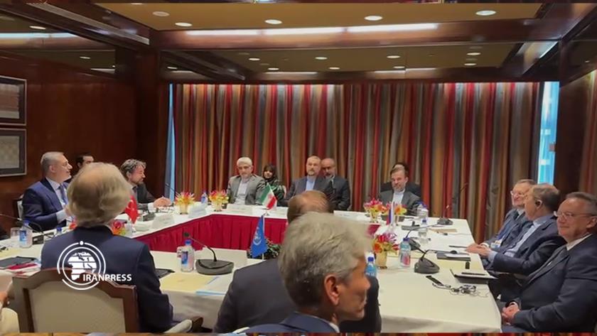 Iranpress: FM: Iran decisive in fight against terrorism in Syria