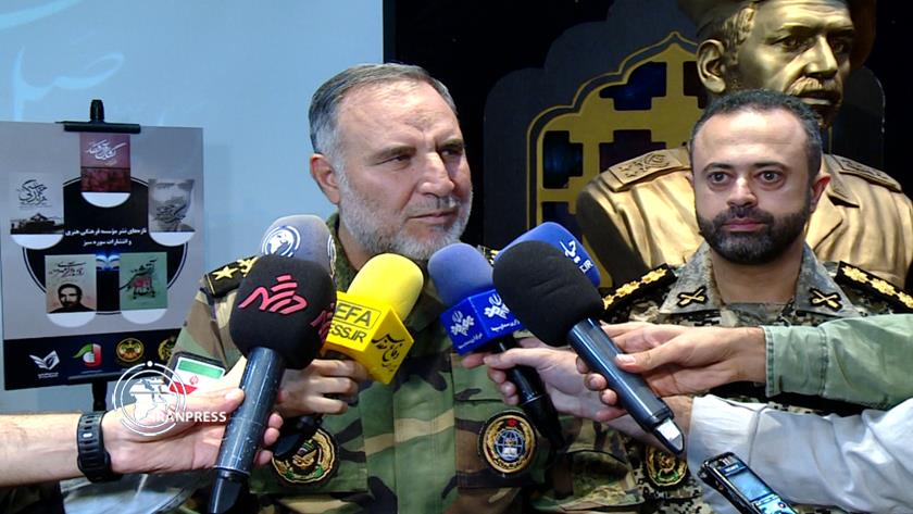 Iranpress: Commemoration of Army Ground Forces held on Holy Defense Week