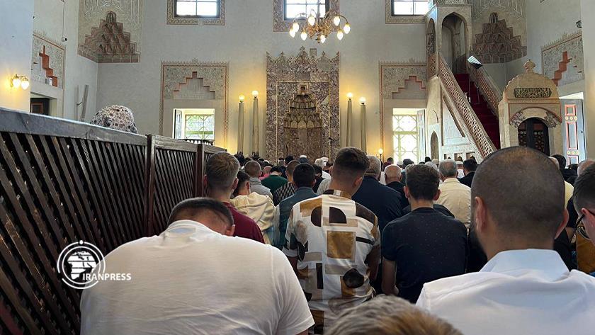 Iranpress: People of Bosnia celebrates birthday of Holy Prophet