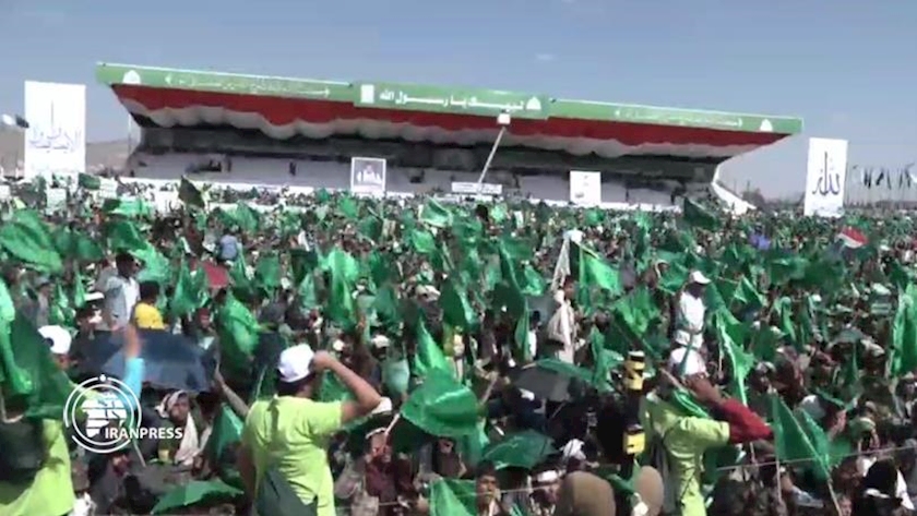 Iranpress: Massive gathering of people in Yemen to mark Prophet birthday celebration