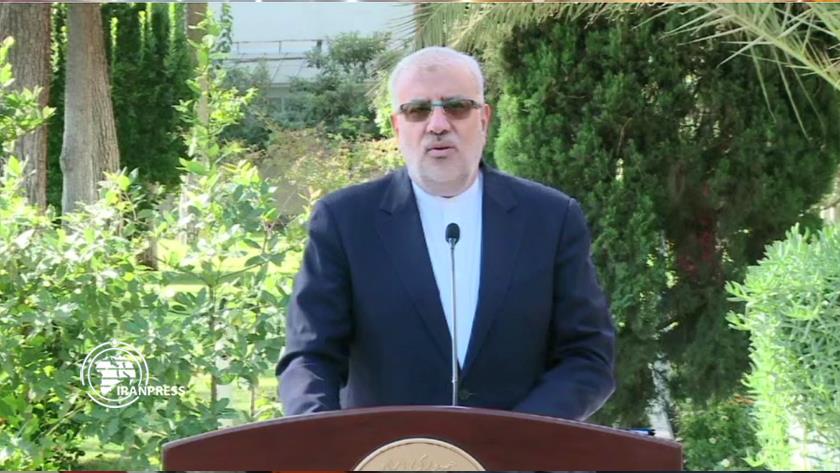 Iranpress: Iran pioneer in discovering oil, gas fields in region
