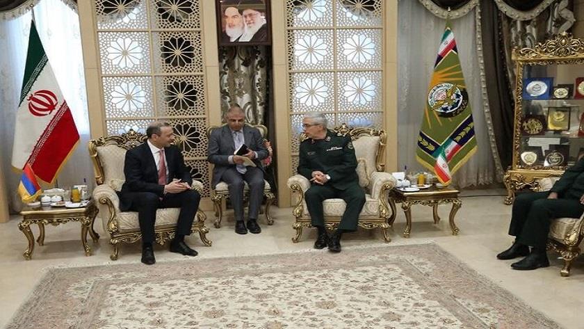 Iranpress: Iran says ready to help reduce tensions in Armenia-Azerbaijan border