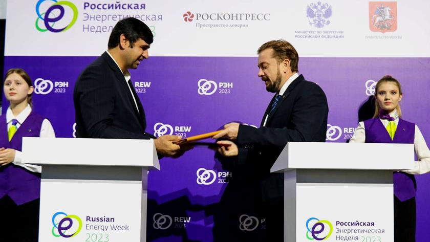Iranpress: Iran, Russia sign oil and gas memorandum 