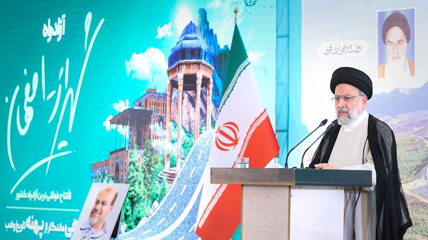 Iranpress: President Raisi inuagurates Shiraz-Isfahan highway 