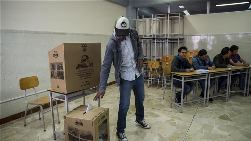 Iranpress: Equadorean people go to polls  to elect new president 