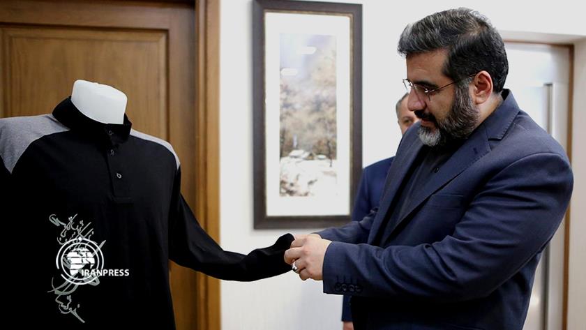 Iranpress: Culture min: Strengthening textile industry, one of government