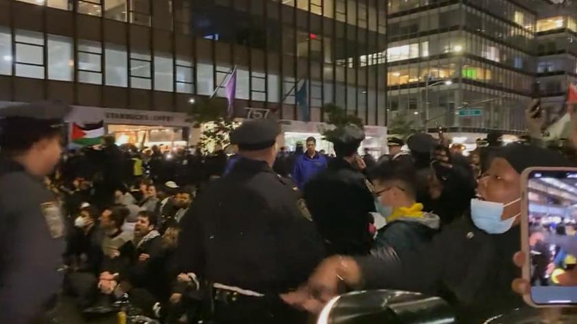 Iranpress: Pro-Palestinian protestors rally in New York, clash with NY Police 