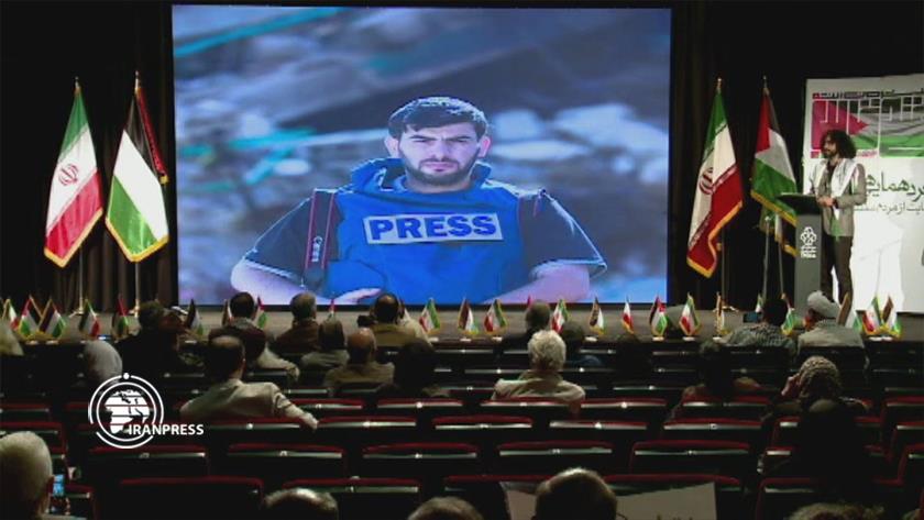 Iranpress: Iranian artists gather to show solidaity with Gazans