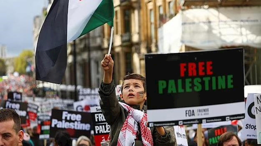 Iranpress: Pro-Palestinian demonstrators marching through London in defence of civilians in Gaza
