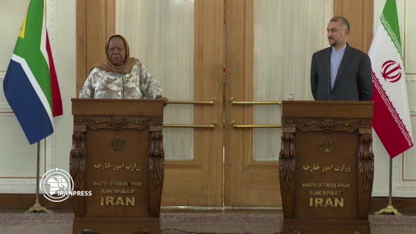 Iranpress: Iranian FM calls for expanding ties with South Africa