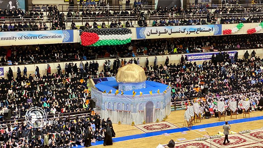 Iranpress: Female students in Iran