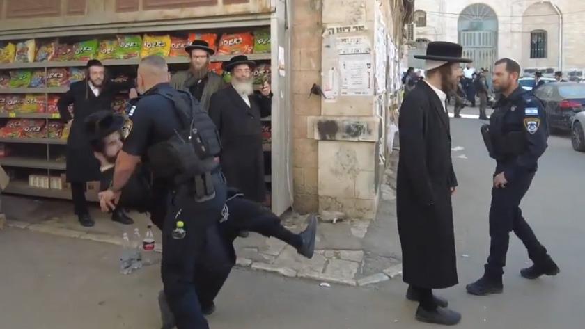 Iranpress: Israeli Police crack down on anti-Zionist Jews in Jerusalem