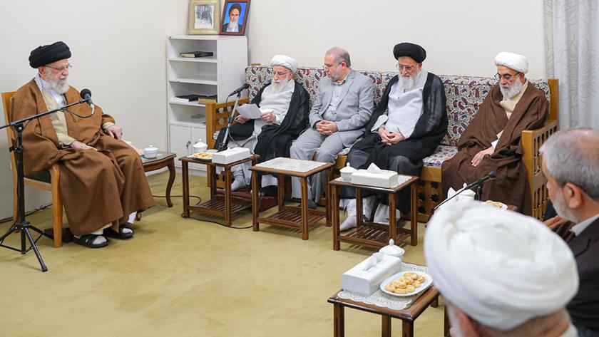 Iranpress: Leader: Everyone has duty to pave ground for this year