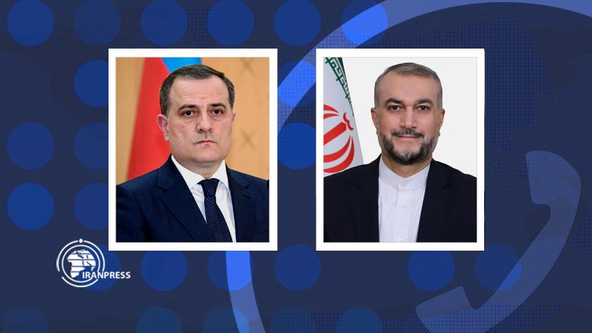 Iranpress: Iranian, Azerbaijani top diplomats talk issues on phone