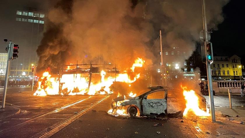 Iranpress: Irish PM condemns anti-immigrant rioters in Dublin