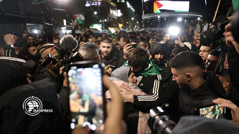 Iranpress: Israeli regime releases another group of Palestinian prisoners