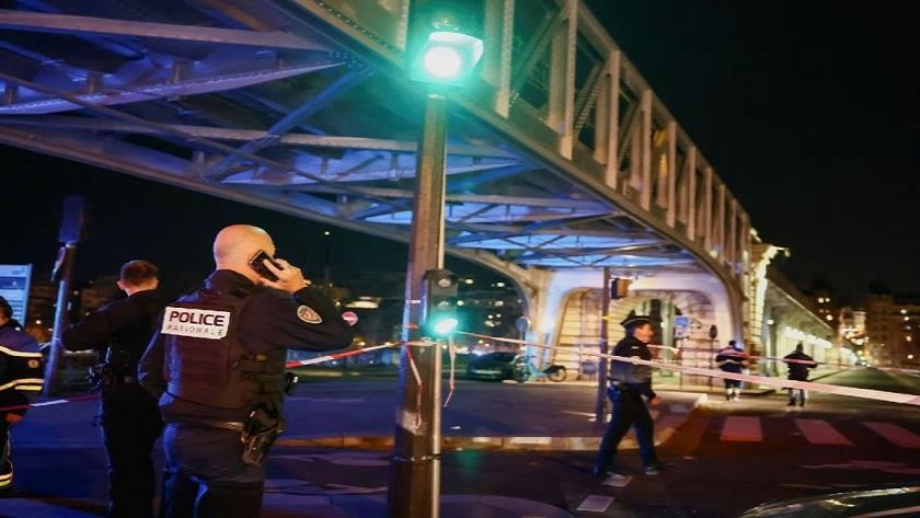 Iranpress: Knife attack in Paris leaves one dead, two injured