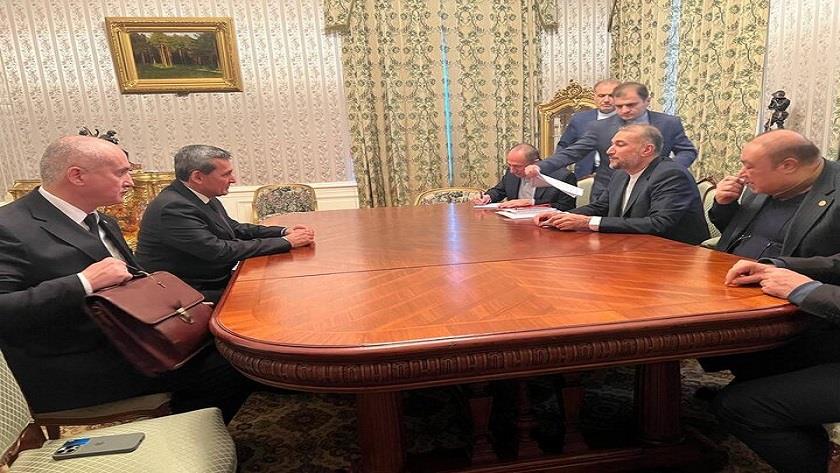 Iranpress: Amir-Abdollahiabn confers with his Turkmen counterpart