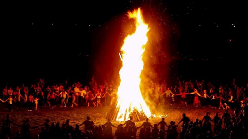 Iranpress: Ancient Sadeh Festival in world