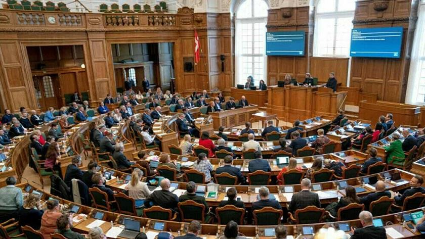Iranpress: Denmark approves law to ban desecration of holy Quran 