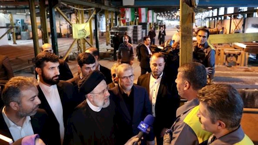 Iranpress: Prs. Raisi: Political, economic independence subjects to strong production